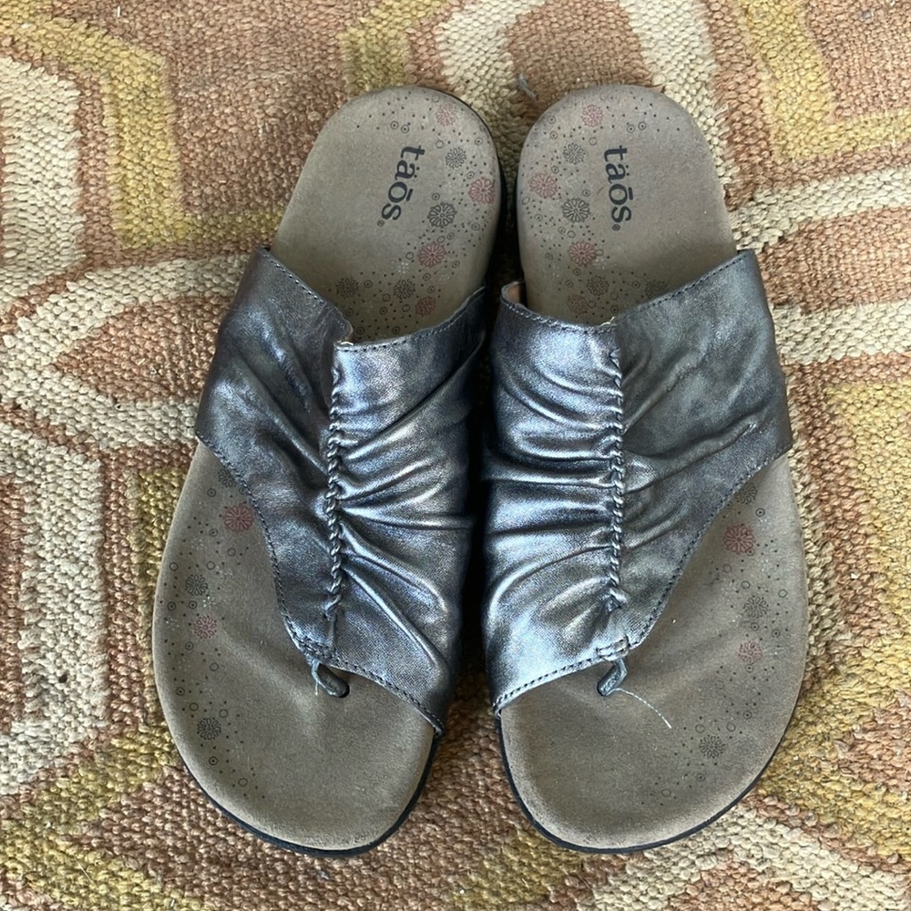 Taos Footwear Women's Silver Sandals